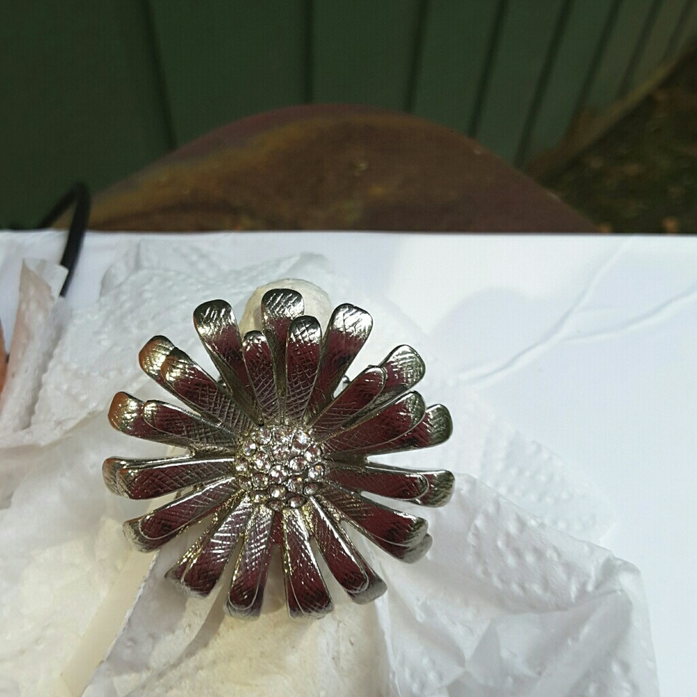 Sunflower Fashion Rhinestone Adjustable Ring NEW - Picture 3 of 3